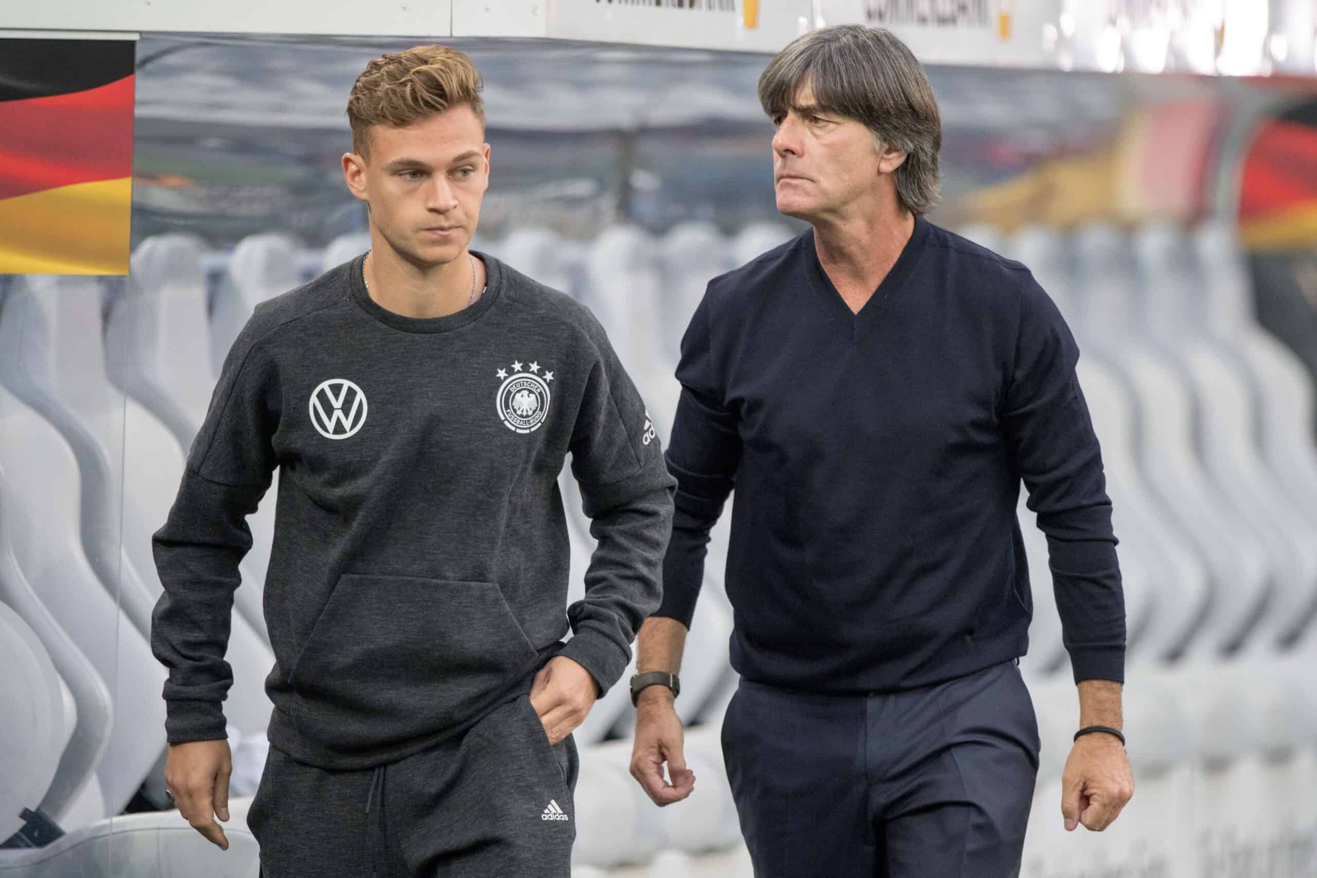 Joshua Kimmich und Joachim Löw