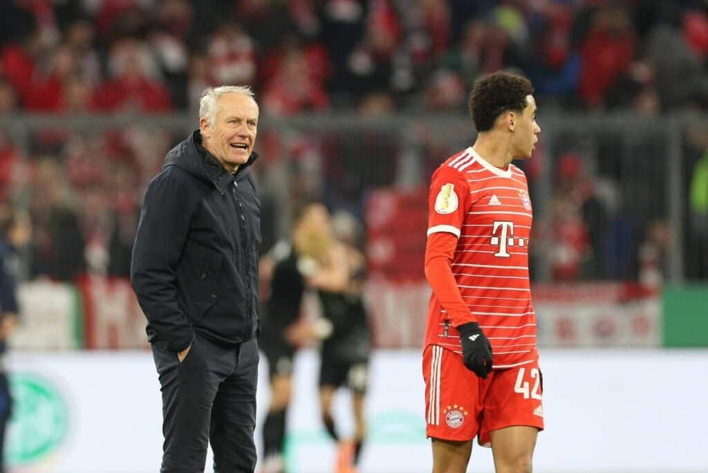 Jamal Musiala und Christian Streich