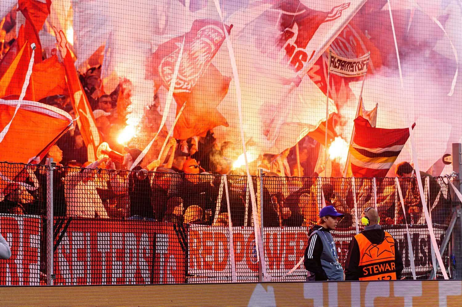 FC Bayern Fans Pyro