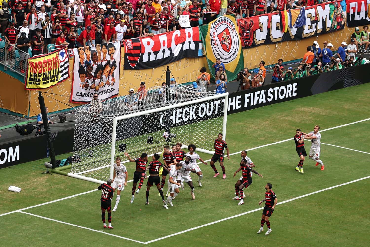 Bayern vs. Flamengo