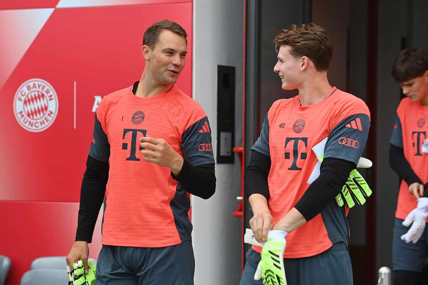 Jonas Urbig, Manuel Neuer