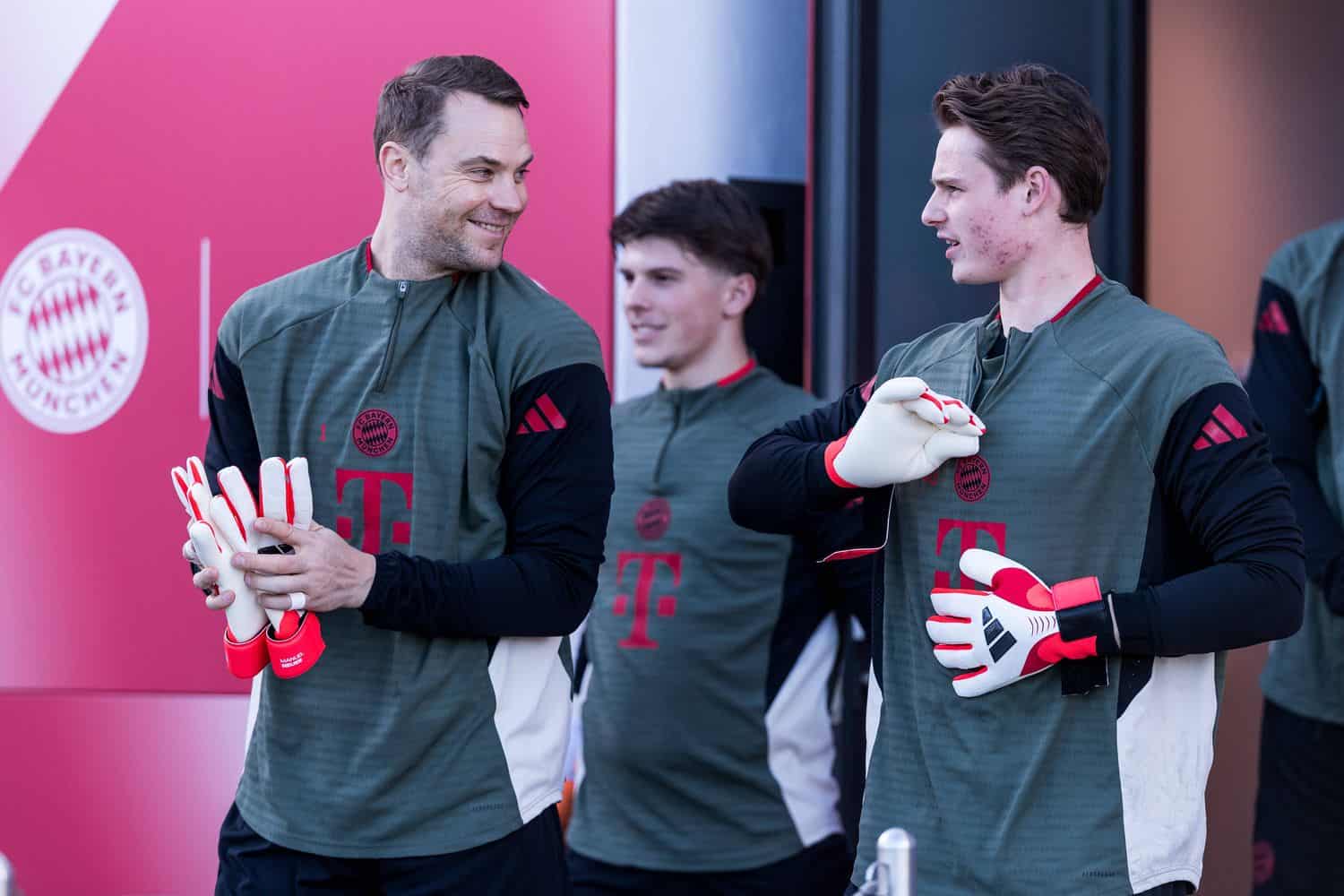 Jonas Urbig, Manuel Neuer
