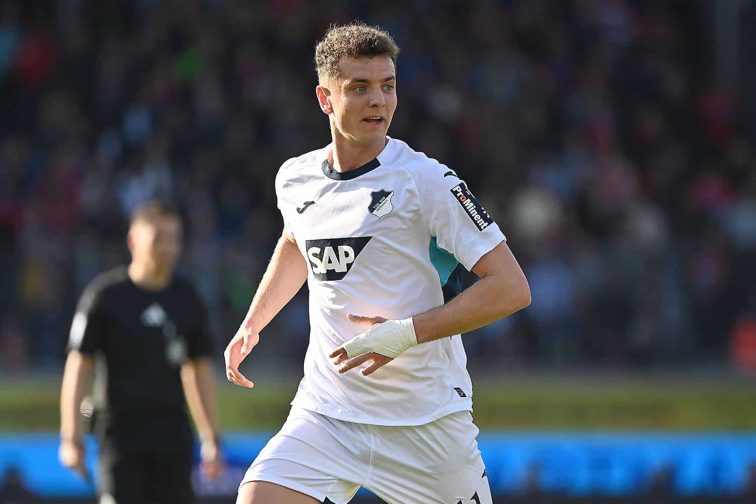 Fisnik Asllani